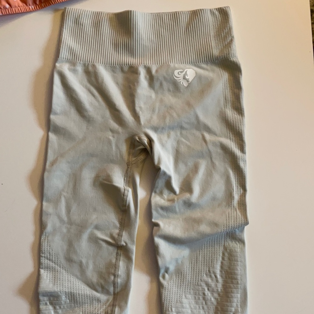 NWT Women's Best Leggings